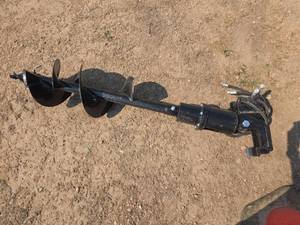lot 8058 image: Earth Auger Two-Flute Spiral Drill Bit with Handle Mount