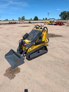 lot 6988 image: Solanch SSL60 Mini Track Skid Steer Loader with Bucket