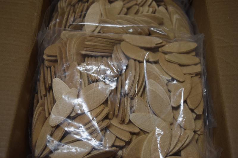 lot 13 image: 1000 Porter Cable Joining Biscuits