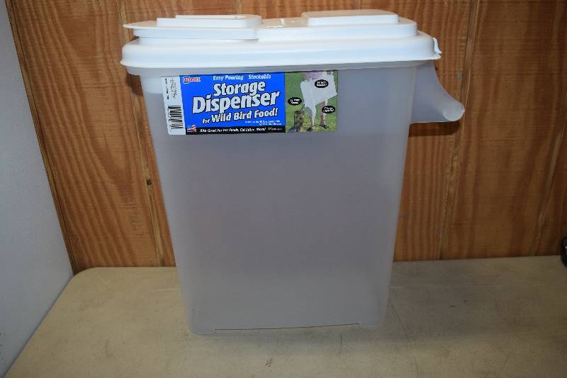 lot 3 image: Buddeez Easy Pouring Storage Dispenser for Wild Bird Food