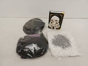 lot 21366 image: Miscellaneous Halloween Lot