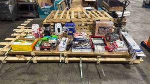 lot 4 image: Handyman special pallet #2 (all items damaged, missing parts, or non functional)&nbsp- Retail $0