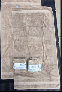 lot 54 image: Linen Chest 3-Piece Towel Set - Retail $0