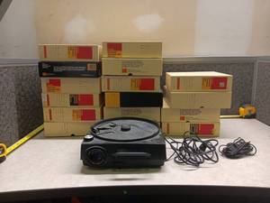 lot 1296 image: Kodak Carousel 760H Auto-Focus Slide Projector w 16 Transvue Slide Trays