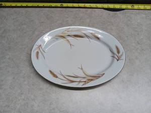 lot 1299 image: Wheat Pattern Oval Serving Platter - Made in China