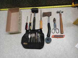 lot 1306 image: DeWalt Canvas Tool Apron with Hand Tools