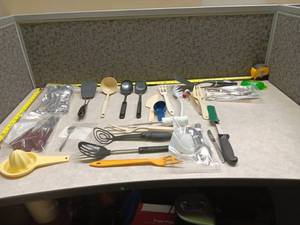 lot 1309 image: Kitchen Utensil & Cookware Lot