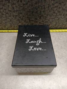 lot 1331 image: Decorative Storage Box w Live Laugh Love Design