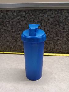 lot 1333 image: Blue Protein Shaker Bottle 24oz