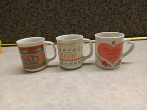 lot 1334 image: Giftco Inc Ceramic Mugs Set of 3 - DAD, MOM, Friendship