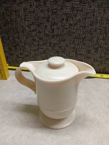 lot 1342 image: White Ceramic Teapot w Glass Infuser Insert