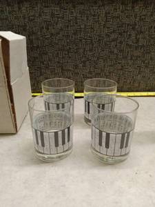 lot 1357 image: Musical Themed Glassware Set of 4 Pieces