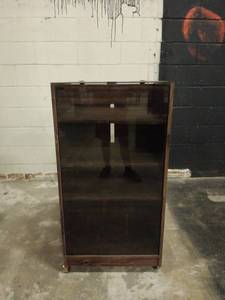 lot 5032 image: Vintage Wood Glass Display Cabinet w Shelves