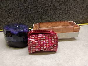 lot 1402 image: Clairol Kindness Deluxe 3-Way Hairsetter with Remington Heated Rollers Lot
