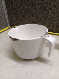 lot 1414 image: Home Essentials Vintage Mason Collection Ceramic Measuring Cup 2-Quart