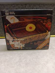 lot 1419 image: Anchor Hocking Harvest Amber Basket Buffet 8 in. sq. Cake Dish 203mm