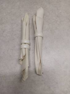 lot 1426 image: Ivory Cloth Napkins