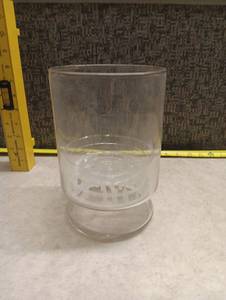 lot 1429 image: Clear Plastic Container with Vented Lid Approximately 6 inches Diameter