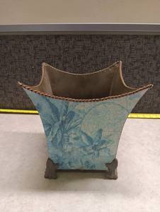 lot 1435 image: Decorative Tin Basket