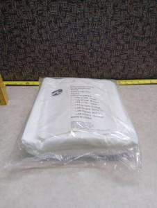 lot 1439 image: Metro-Pacifica LAB-5710 Series Fluid Resistant Laboratory Coats White XL 5 Pack