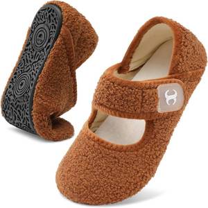 lot 31450 image: Comfy House Slippers for boysgirls Todd. 22-23