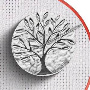 lot 6085 image: Magnetic Needle Minder for Embroidery   Needle Holder Cardinal TreeofLife