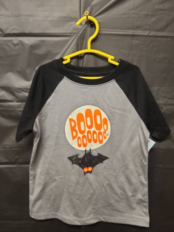 lot 71264 image: Cat & Jack Halloween T-Shirt with Bat Design (Size 5T) - Retail $3