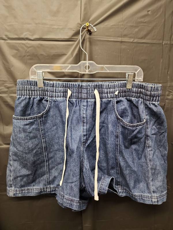 lot 71281 image: Universal Thread, Womans High Rise (Size XL) - Retail $15