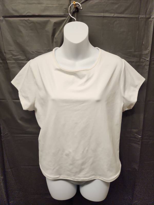 lot 71276 image: Womens White Open Back Short Sleeve Top (Size XXL) - Retail $12