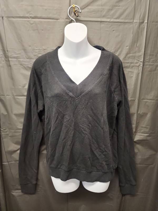 lot 71317 image: Universal Thread, Black V-Neck Long Sleeve Pullover Sweater (Size XS) - Retail $25