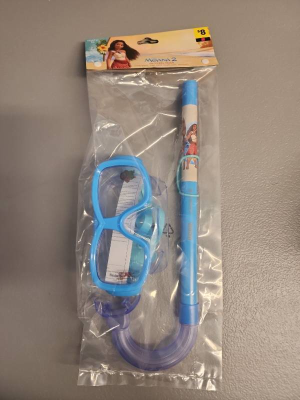 lot 70944 image: Disney Moana 2 Kids Snorkel Set with Mask and Snorkel Tube (Ages 5) - Retail $8