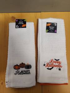 lot 71051 image: Kitchen Towel Halloween Set 14 x 24 in 100% Cotton 2-Pack (2Set) - Retail $6