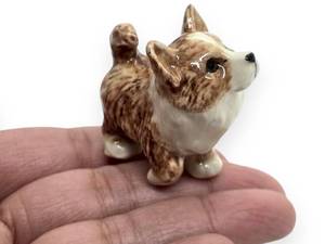 lot 2069 image: WitnyStore � Brown Stand Corgi Herding Dog Ceramic Figurine for Terrarium Decoration Collectible Statue for Adult Collectors Handcrafted Porcelain Ornament Sculpture Home Room Tabletop Decor