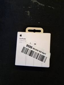 lot 6056 image: Apple EarPods with Lightning Connector