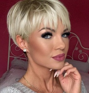lot 8069 image: MIMAN Layered Pixie Cut Short Wig Platinum Blonde