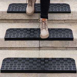 lot 1189 image: Hopeviva Rubber Stair Treads Non Slip OutdoorIndoor 30 x 10 3Pack, Black