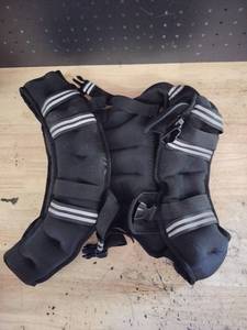 lot 1199 image: Black weighted vest approximately 30 lb