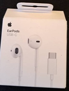 lot 6058 image: Apple EarPods USB-C White Earbuds