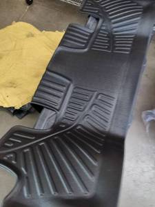 lot 19471 image: Black Rubber Car Floor Mats Set, 4 Pcs, Front floorat, 28In X 22In