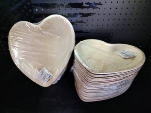 lot 13452 image: Heart-Shaped Bamboo Fiber Disposable Plates (Bulk Lot) 50 Plates