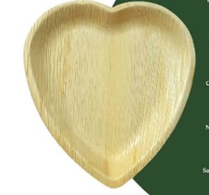 lot 1247 image: Heart-shaped paper plates multipack