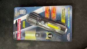 lot 10276 image: Energizer Duo-Flashlight LED 200 Lumens Hand Strap