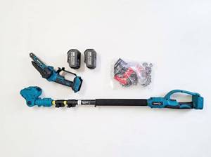 lot 11371 image: Saker Cordless Chainsaw Kit w 2x 4Ah Batteries