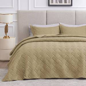 lot 13547 image: Loves Cabin California King Quilt Bedding Set