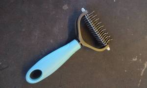 lot 12269 image: Pet Grooming Slicker Brush w Blue Handle