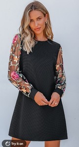 lot 18171 image: Black Floral Print T-Shirt Size XL