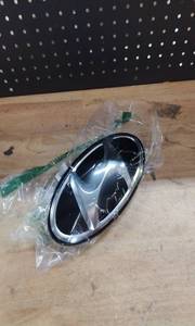 lot 18222 image: Car Emblem Logo Badge Assembly