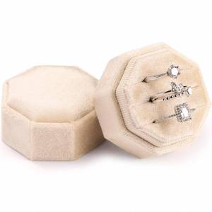 lot 8264 image: WantGor Velvet Ring Box, 3-Slot Jewelry Holder