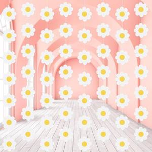 lot 18029 image: Pasimy 8 Pc Daisy Paper Garland Decorations