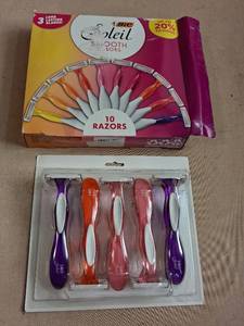 lot 3 image: BIC Soleil Smooth Legs Womens Razors 10-Pack